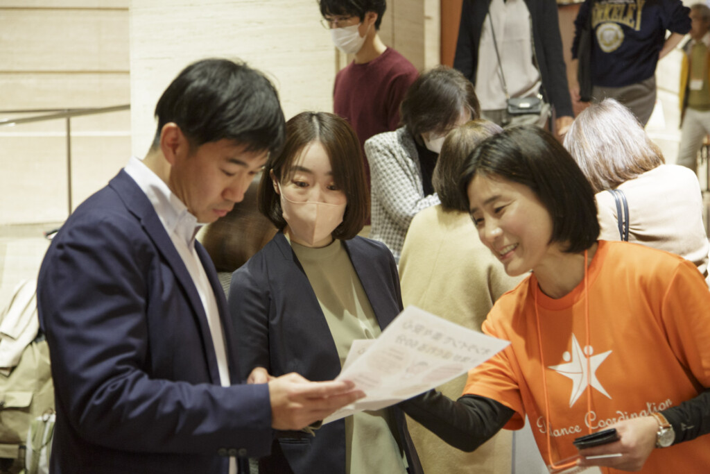 「「地域参加のトビラ見本市」会場の様子」
