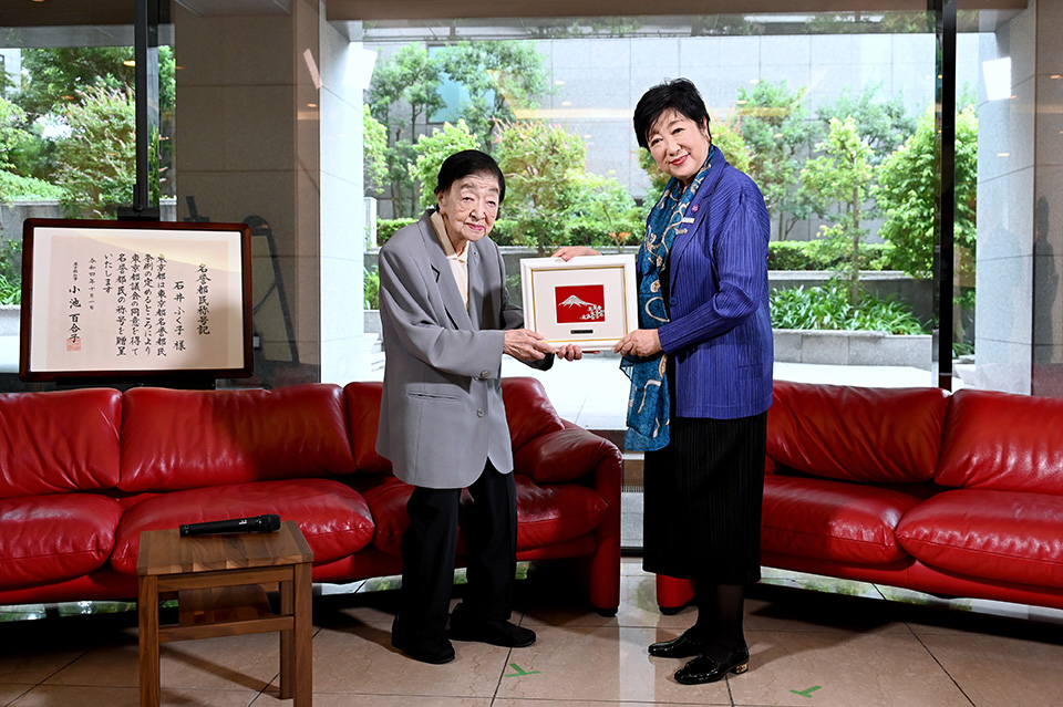 知事の百歳訪問時の写真
